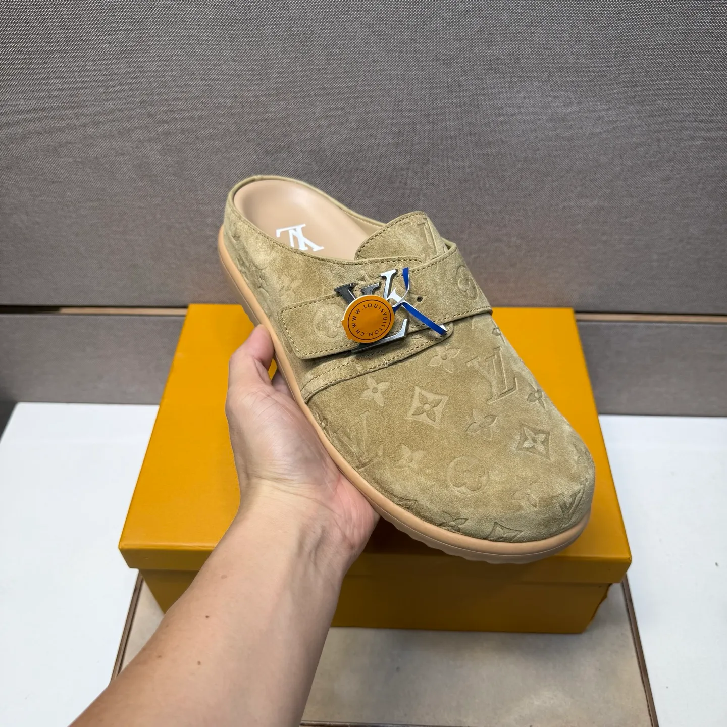 Men's men's shoes 💰pp540 [LV～] Men's casual half slippers 2025z cabinet sales simultaneously 🔶Size: 39-44 #️⃣ 🔷4 colors🔜The upper is made of multi-material splicing ➕Genuine leather lining, comfortable and breathable, sole: original comfortable and wear-resistant outsole, ⚠️Real thing📱Photographed🎬The real thing is better📢📢📢